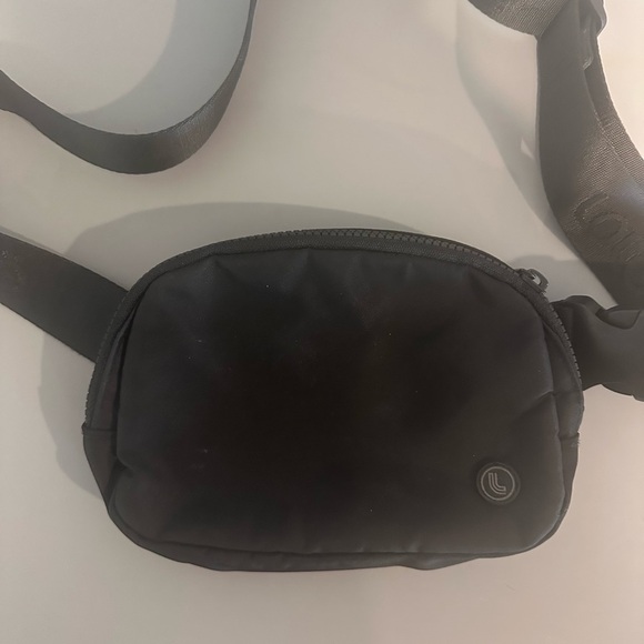 Lole Handbags - Lole Black Belt Bag Fanny Pack Crossbody Adjustable Strap EUC